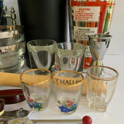 Lot 149 :  Vintage Bar Lot & More