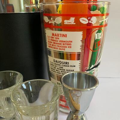 Lot 149 :  Vintage Bar Lot & More