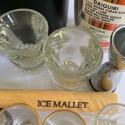 Lot 149 :  Vintage Bar Lot & More