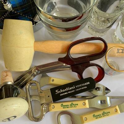 Lot 149 :  Vintage Bar Lot & More