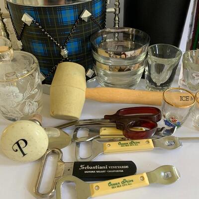 Lot 149 :  Vintage Bar Lot & More