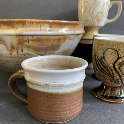 Lot 144: MCM Footed Mugs & Artist Signed Pottery