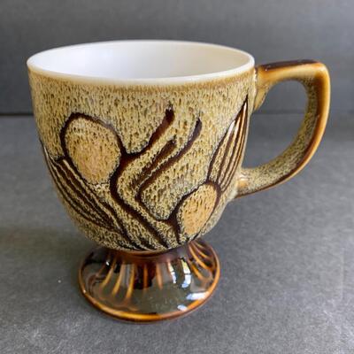 Lot 144: MCM Footed Mugs & Artist Signed Pottery
