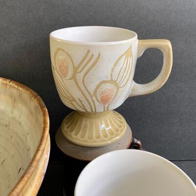Lot 144: MCM Footed Mugs & Artist Signed Pottery
