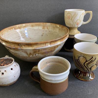 Lot 144: MCM Footed Mugs & Artist Signed Pottery