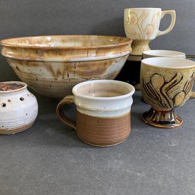 Lot 144: MCM Footed Mugs & Artist Signed Pottery