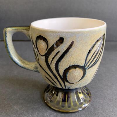 Lot 144: MCM Footed Mugs & Artist Signed Pottery