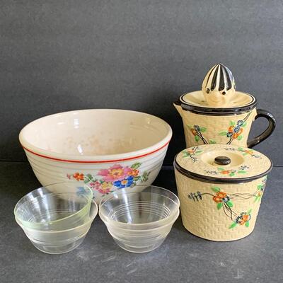 Lot 141: Vintage Majolica Hotta Yu Shoten Cherry Blossom Basket Weave Juicer & Canister 