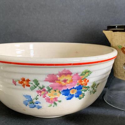 Lot 141: Vintage Majolica Hotta Yu Shoten Cherry Blossom Basket Weave Juicer & Canister 