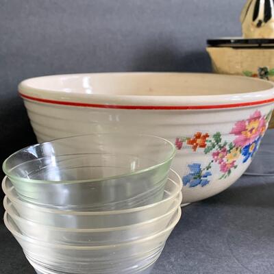 Lot 141: Vintage Majolica Hotta Yu Shoten Cherry Blossom Basket Weave Juicer & Canister 
