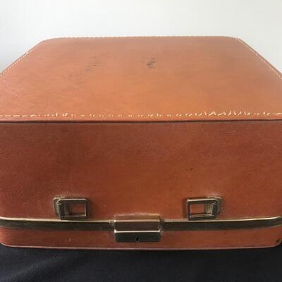 Lot 101: Vintage Royal Typewriter in Case 