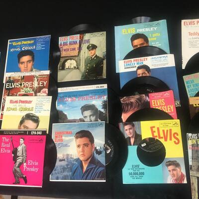 Lot 91: Elvis Collection of 45's in Sleeves