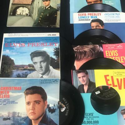 Lot 91: Elvis Collection of 45's in Sleeves