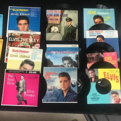 Lot 91: Elvis Collection of 45's in Sleeves