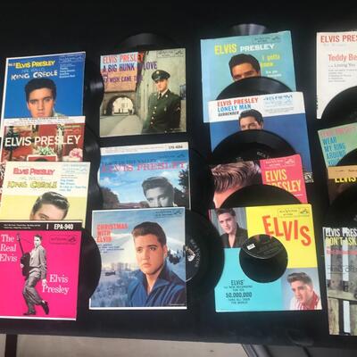 Lot 91: Elvis Collection of 45's in Sleeves