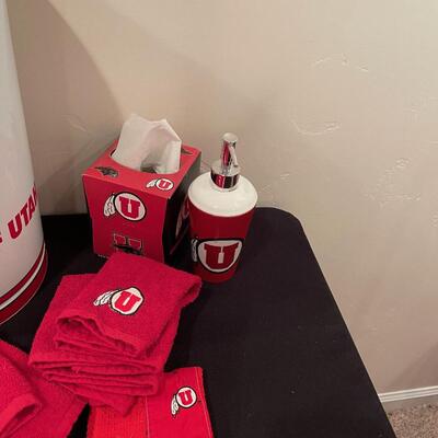 #244 U OF U Bathroom Towels, Trash Bin, Soap Dispenser