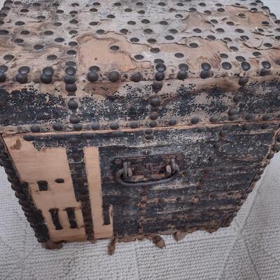 Lot 156: Antique Artistic Storage Steamer Trunk 