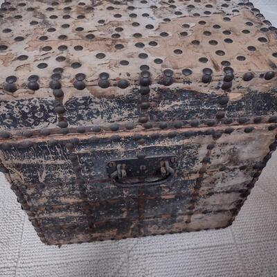 Lot 156: Antique Artistic Storage Steamer Trunk 