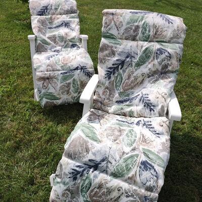 Lot 158: Indoor/Outdoor Patio Chairs