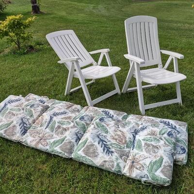 Lot 158: Indoor/Outdoor Patio Chairs