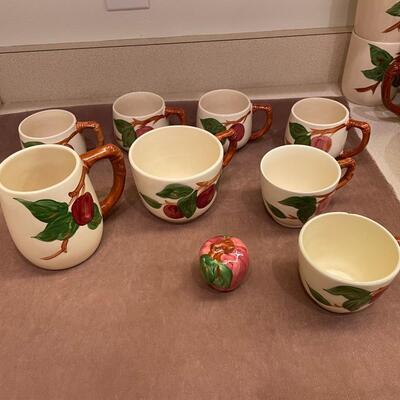 Lot 227  Franciscan Apple Assorted Cups