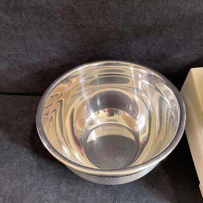 Lot 242  Cuisinart Food Processor