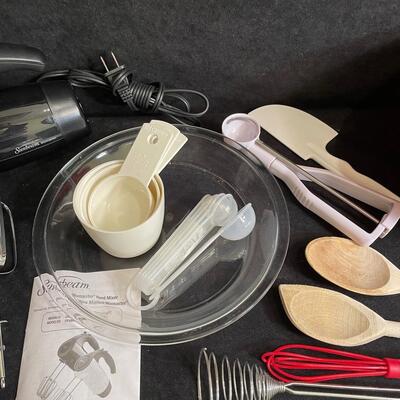 Lot 243  Baking Gear