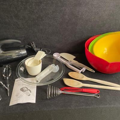 Lot 243  Baking Gear