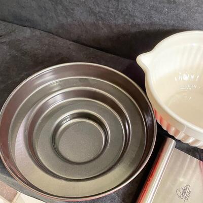 Lot 249  More Baking Gear