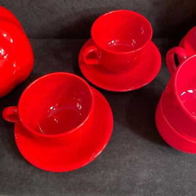 Loto 252  Tomato Cookie Jar and Red Soup Bowls