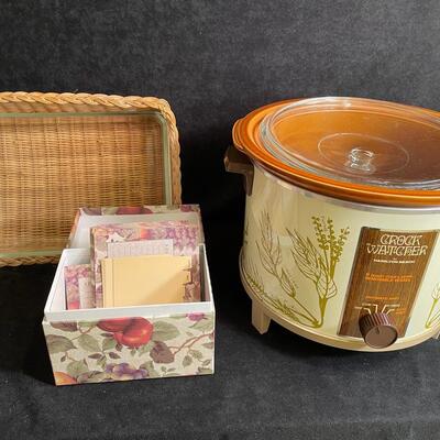 Lot 256 Crock Pot and Pyrex Pan