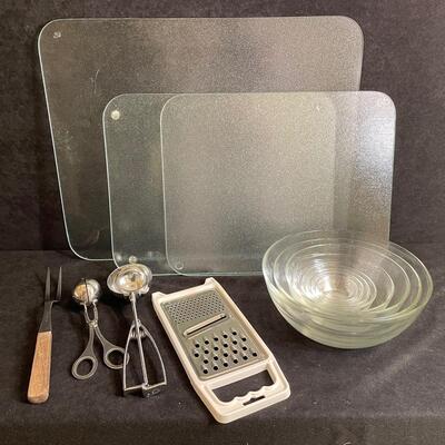 Lot 267  Kitchen Misc with Glass Bowl Set