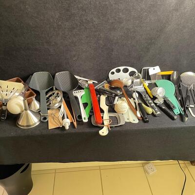 Lot 281  Huge lot of kitchen utensils