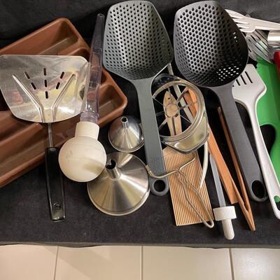 Lot 281  Huge lot of kitchen utensils