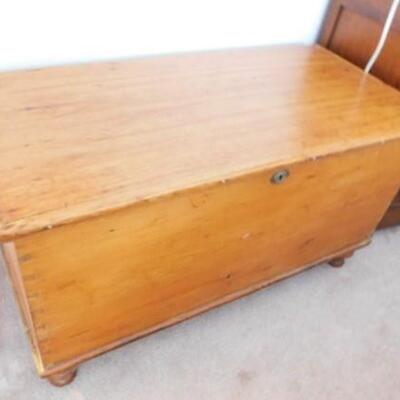 Antique Wide Slab Solid Maple Wood Early American Pennsylvania Blanket Chest (No Contents)