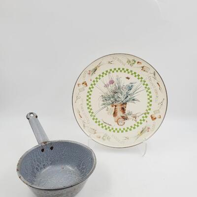 VINTAGE ENAMEL POT AND DECORATIVE ENAMEL HALLMARK MARJOLEIN BASTIN NATURES SKETCH BOOK "FRESH HERBS" PLATE BUNDLE 