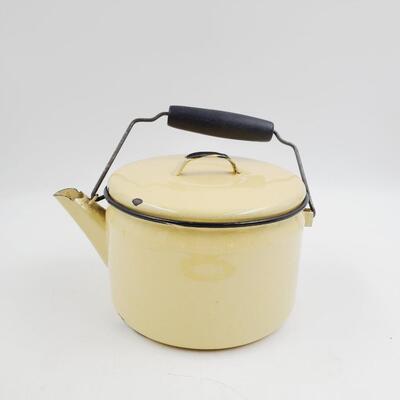 VINTAGE YELLOW ENAMELWARE TEAPOT/KETTLE WITH LID 