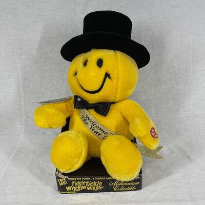 Electronic Tickle Tickle Wiggle Wiggle Millennium Collectible Plush New Year Happy Face