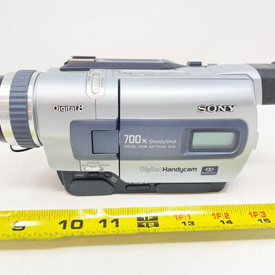SONY DCR-TRV530 DIGITAL8 8MM VIDEO CAMERA & CASE