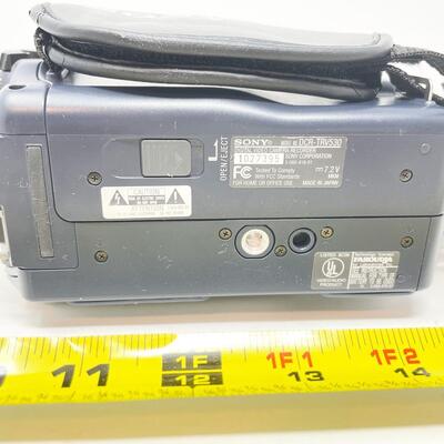 SONY DCR-TRV530 DIGITAL8 8MM VIDEO CAMERA & CASE