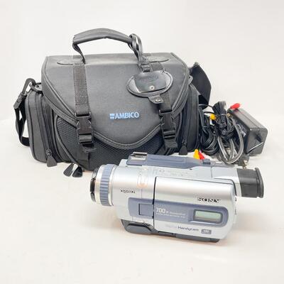 SONY DCR-TRV530 DIGITAL8 8MM VIDEO CAMERA & CASE