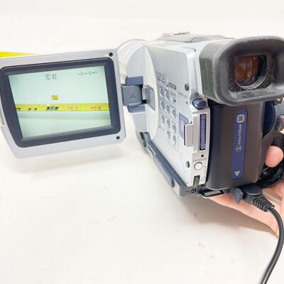 SONY DCR-TRV530 DIGITAL8 8MM VIDEO CAMERA & CASE