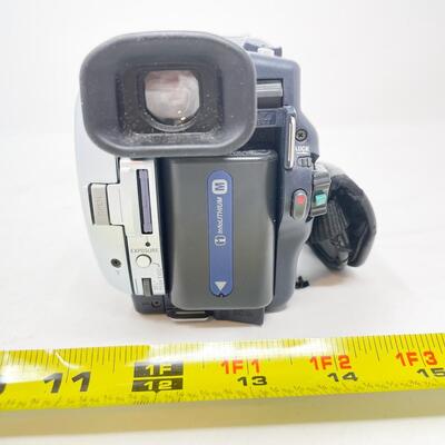 SONY DCR-TRV530 DIGITAL8 8MM VIDEO CAMERA & CASE