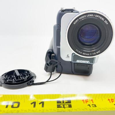 SONY DCR-TRV530 DIGITAL8 8MM VIDEO CAMERA & CASE
