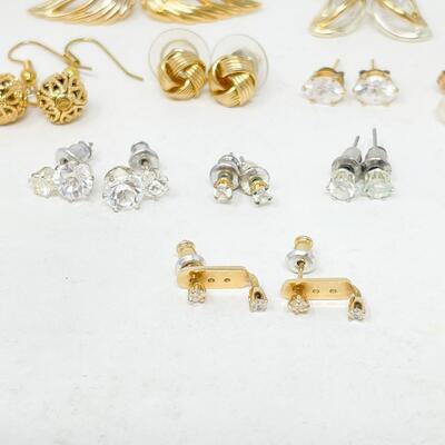 ASSORTED GOLD-TONED EARRINGS
