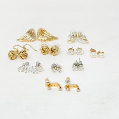 ASSORTED GOLD-TONED EARRINGS