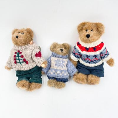 BOYDâ€™S BEARS LOT #1 - CHRISTMAS SWEATERS