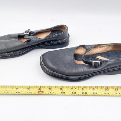 BORN NAVY MARY JANE SHOES - WOMENâ€™S SIZE 6.5