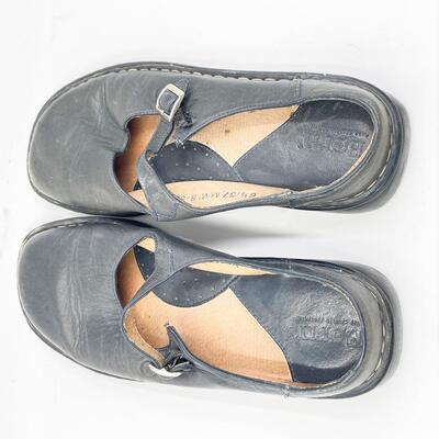 BORN NAVY MARY JANE SHOES - WOMENâ€™S SIZE 6.5