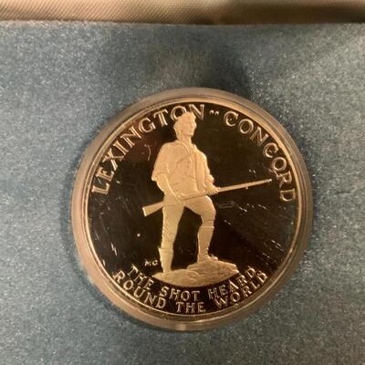 1975 SILVER DOLLAR SIZE LEXINGTON CONCORD PROOF MEDAL â€œTHE SHOT HEARD AROUND THE WORLDâ€